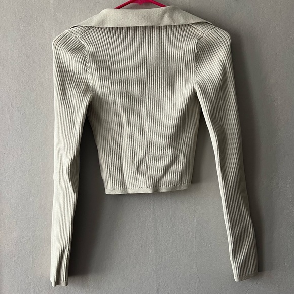 Aritzia Babaton Sculpt Knit Long Sleeve Off White Polo Size Small - Picture 6 of 7